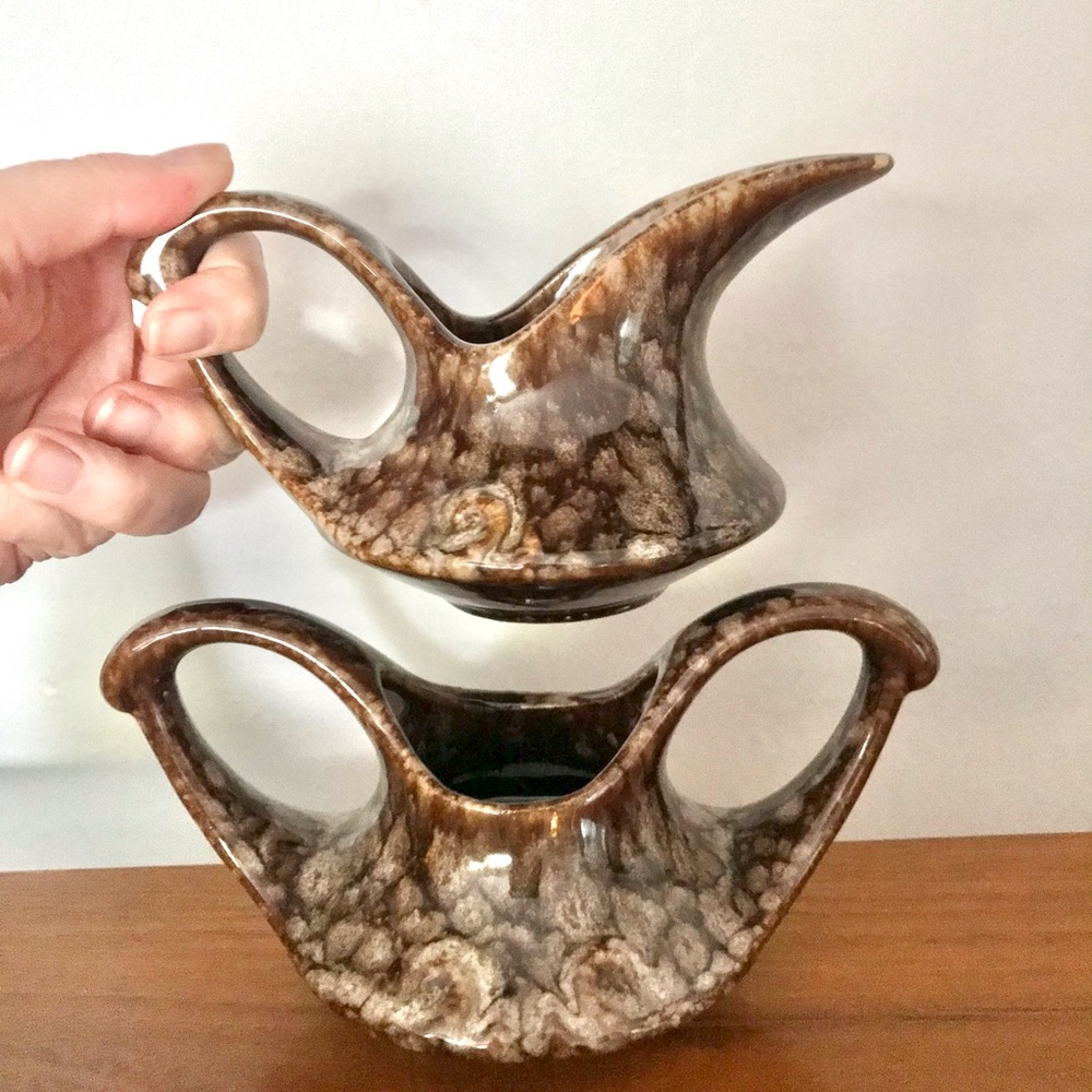 Mid century Beauceware pottery creamer and sugar set 🤎